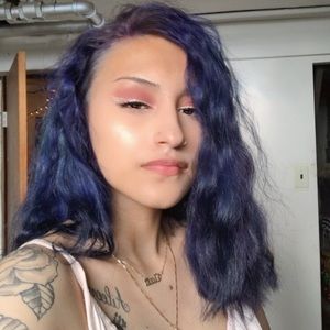 Meet your Posher, Claudia